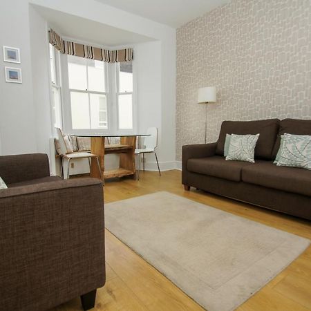 Marine Cottage - Parking - By Brighton Holiday Lets エクステリア 写真