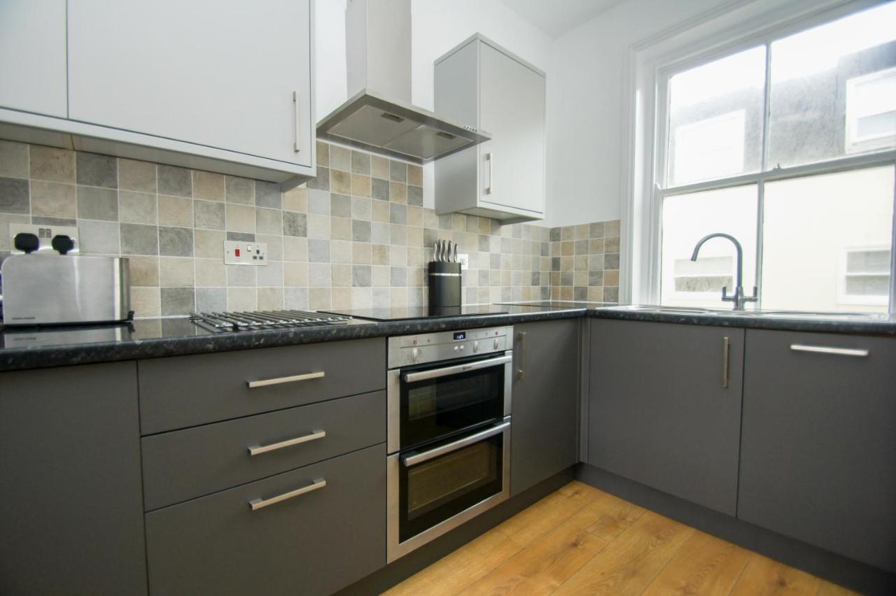 Marine Cottage - Parking - By Brighton Holiday Lets エクステリア 写真