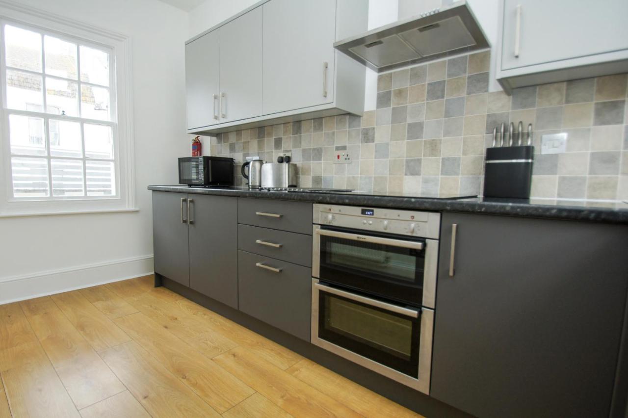 Marine Cottage - Parking - By Brighton Holiday Lets エクステリア 写真