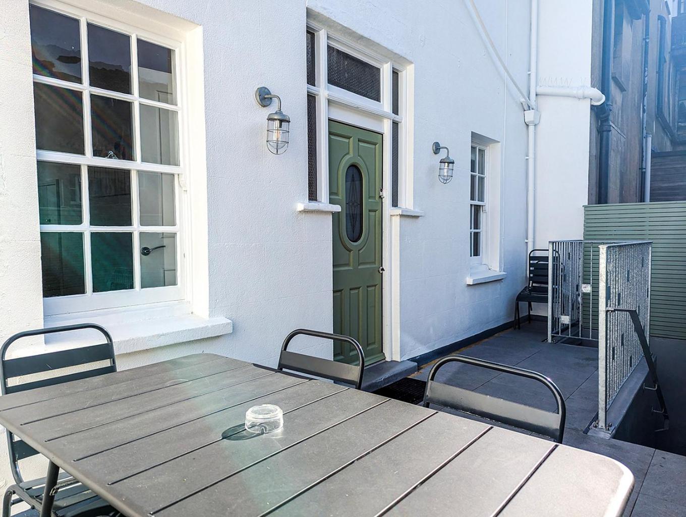 Marine Cottage - Parking - By Brighton Holiday Lets エクステリア 写真