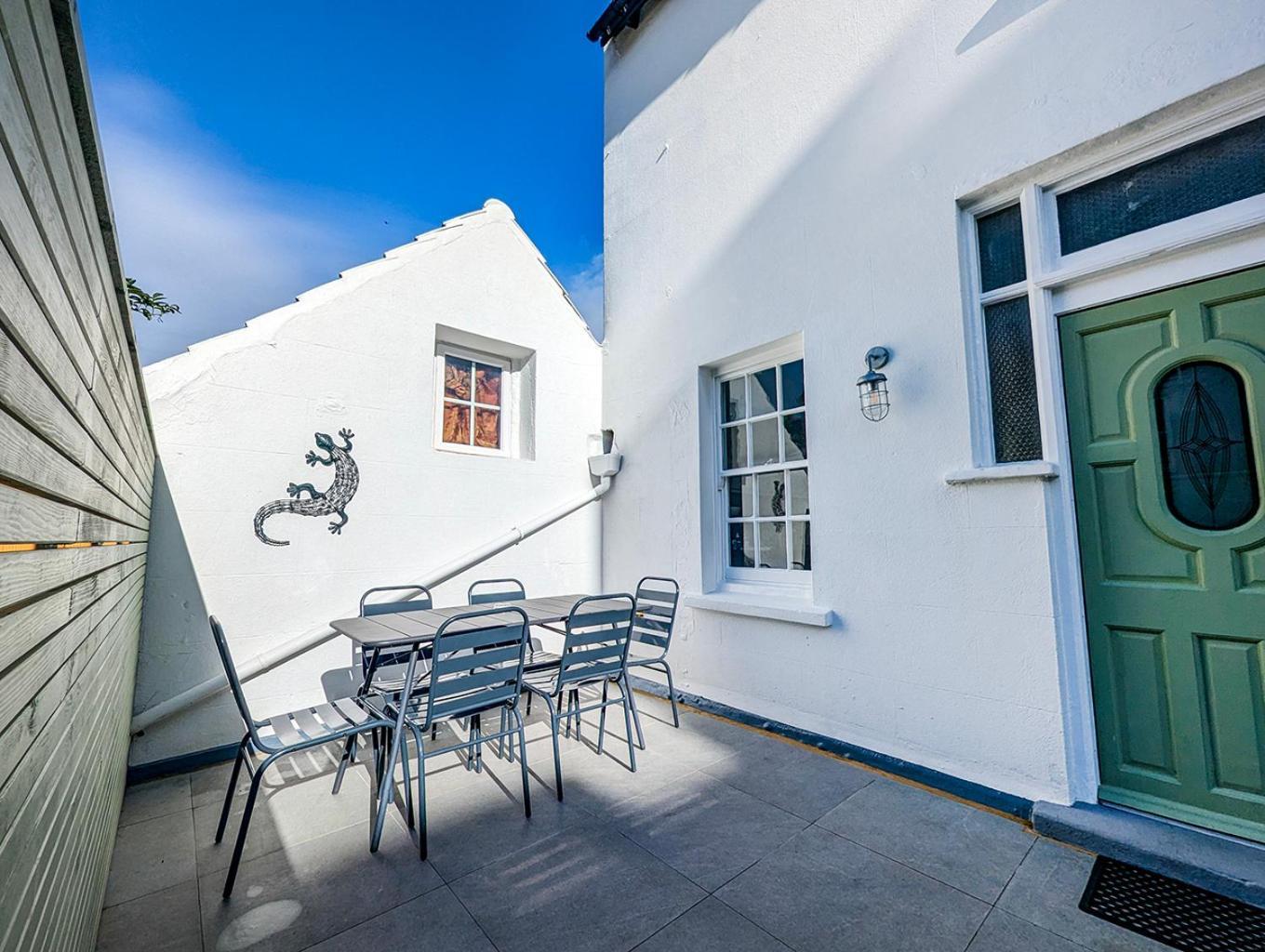 Marine Cottage - Parking - By Brighton Holiday Lets エクステリア 写真